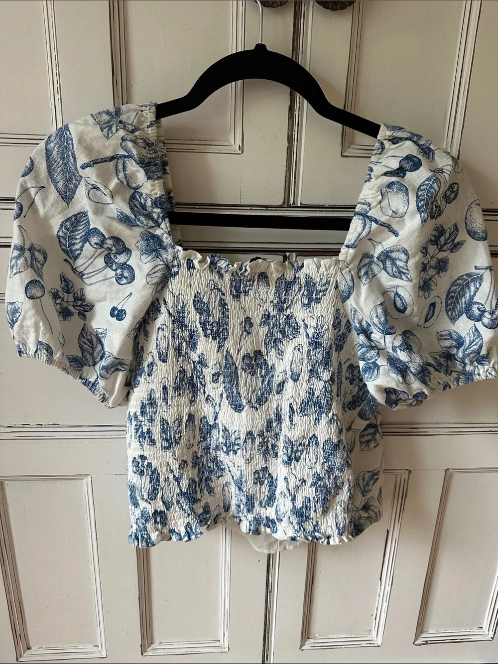 Rachel Zoe White and Blue Floral Puff-Sleeve Crop Blouse - Picture 2 of 4